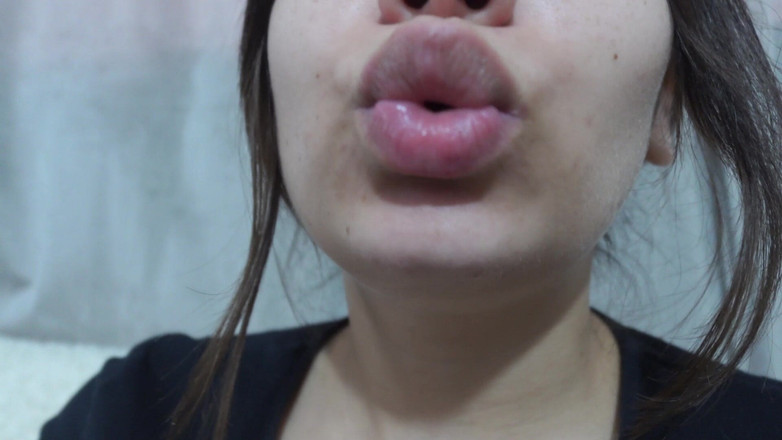 AmayaMori: Moje indická nevlastní sestra má polibek fetiš, neustále posílá polibky...