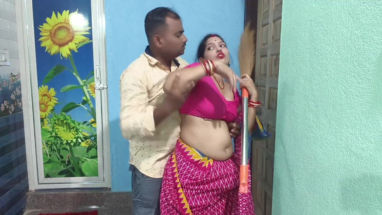 Sona bhabhi: Village Desi wife hard-core sexo com seu debar. Quando o...