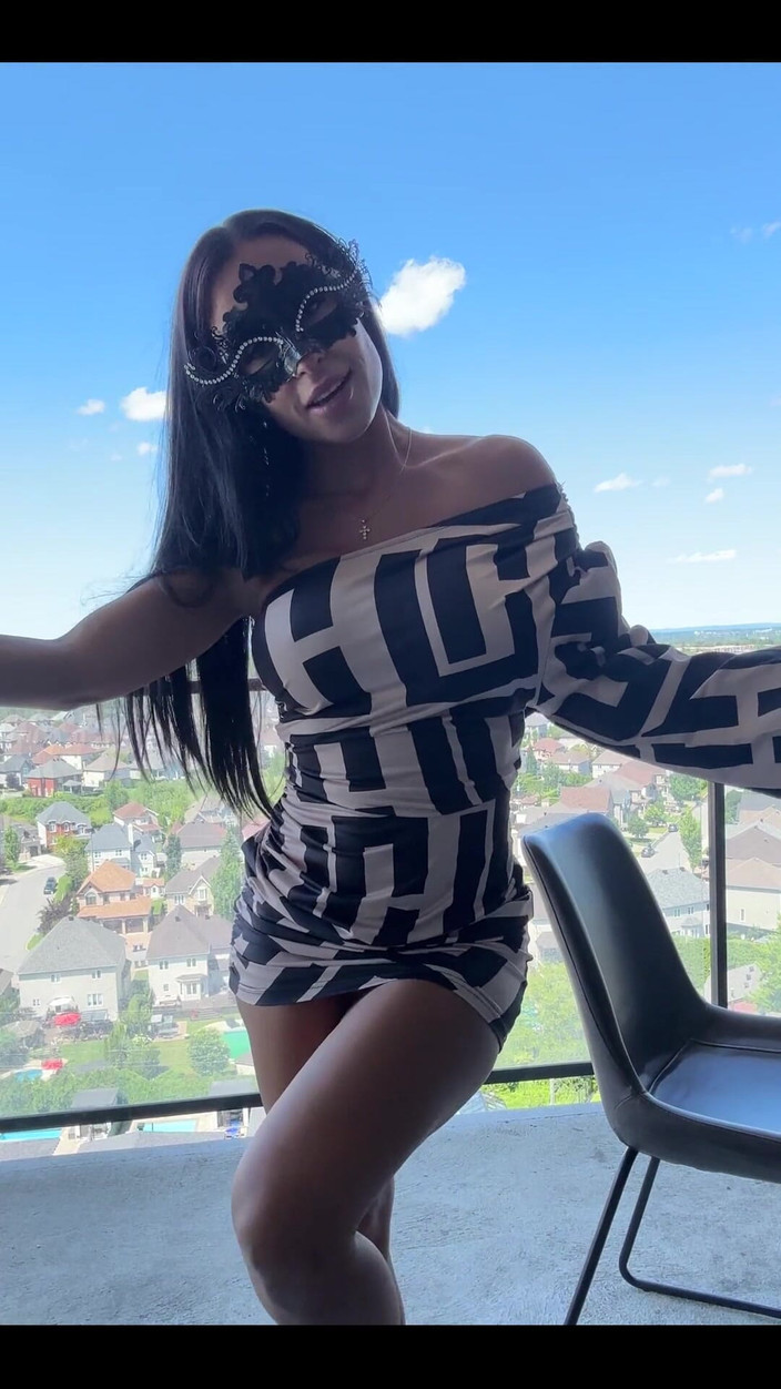 Miss Lexa: Balkon saudara tiri baru