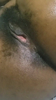 Des femmes à la chatte mouillée qui ont envie de sexe pendant longtemps