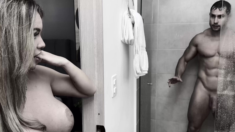 Duncan Saint: Elle l’a surpris sous la douche et a aimé ce...