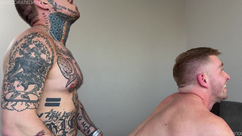 Brandon Reid: Un mec taté baise ses fesses musclées