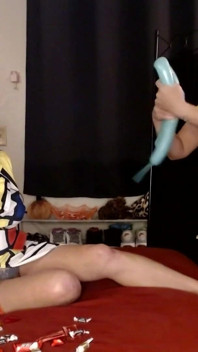 Lesbianas con cinturonga, cosplay, globos rebotando tetas hasta el orgasmo