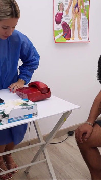Dokter Bokong Besar Berubah Pikiran dan Berhubungan Seks dengan Pasiennya Di Kantornya