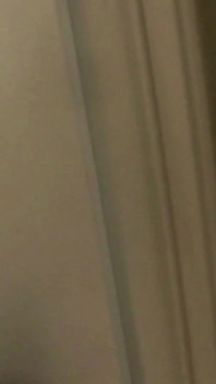 Blonde & Bruneta Babes pohltí velké černé péro v surovém mezirasovém hardcore šukání