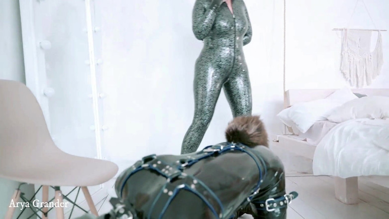 Arya Grander: Jeu de rôle femdom torride et positif