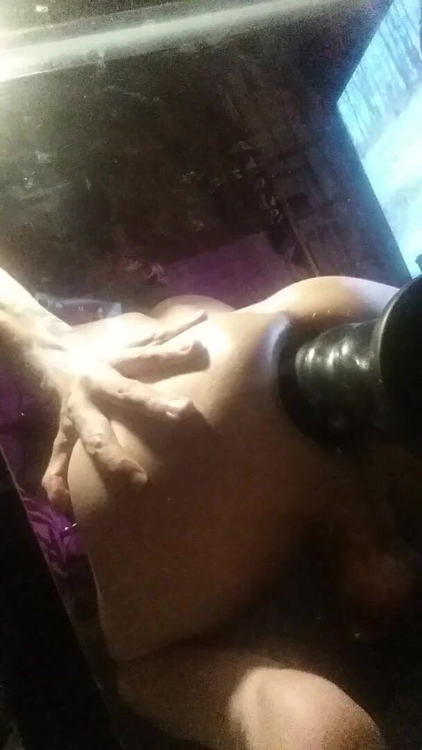 Tiffany Ciskiss: Enorm anal dildo i Sissy Ass