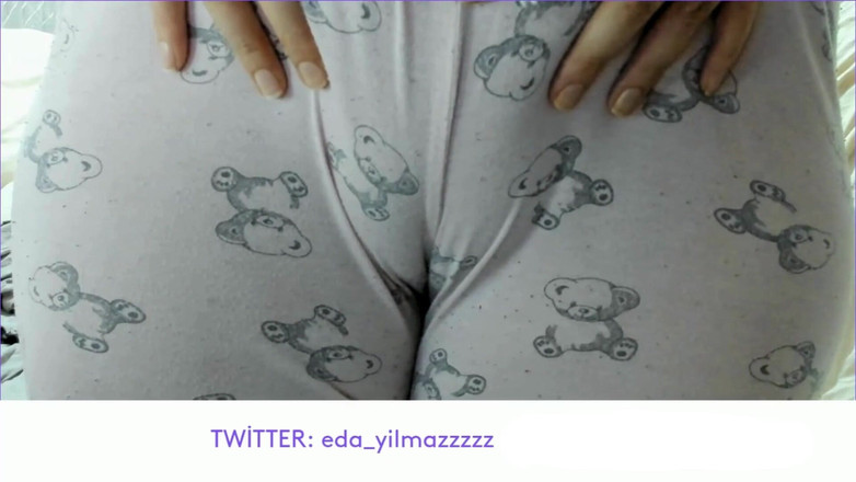 turk_milf_porno: Cameltoe - Turkse milf - Turkse porno - pyjama - poesje - Turkse openbaarmaking - openbaarmaking