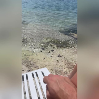 Spuirtcouplexxxx: Ragazza in forma squirta sulla spiaggia di Valalta, Punta Kriz,...