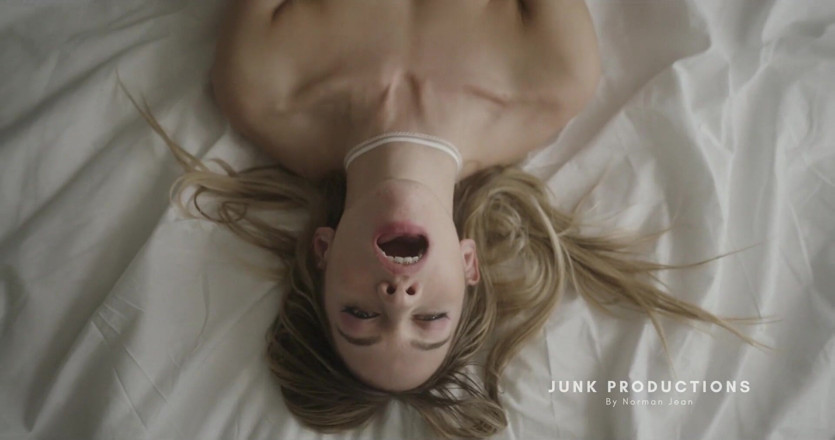 Junk Productions: Evol: A cena de amor - Khloe Kapri e Emma Starletto