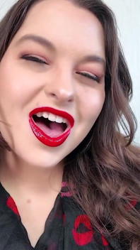 Labbra rosse lucide joI