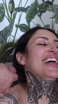 Doppelte Penetration, Um Die Schöne Lara Croft in Pepeporn Zu Befriedigen.