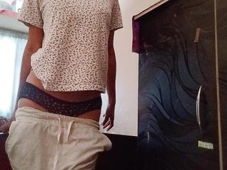 Desi Girl Fun: Desi girl showing ass and pussy