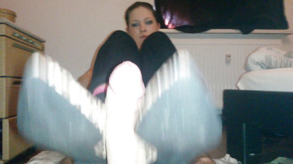 Caralia Deluxe: 穿着豹纹鞋的足交