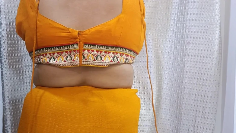Catchybusty: Ik heb Saree van mijn Bhabhi afgetrokken, geniet ervan