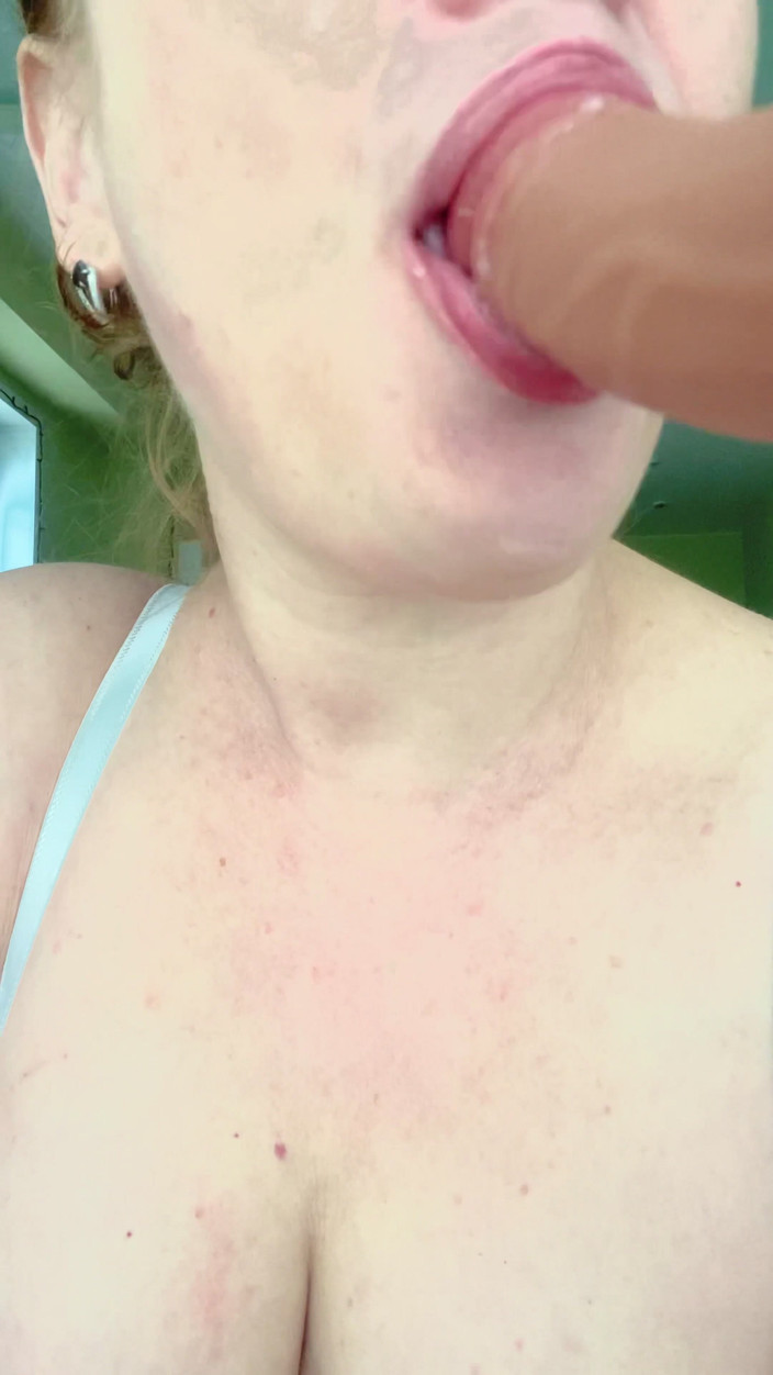 VikkiGeorgia: Prim-plan cu muie (imitație)