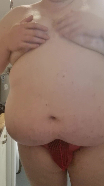 Big man: Thong merah