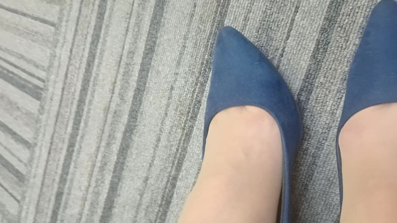 Mayumi Kanzaki: 私の脚と足を見て