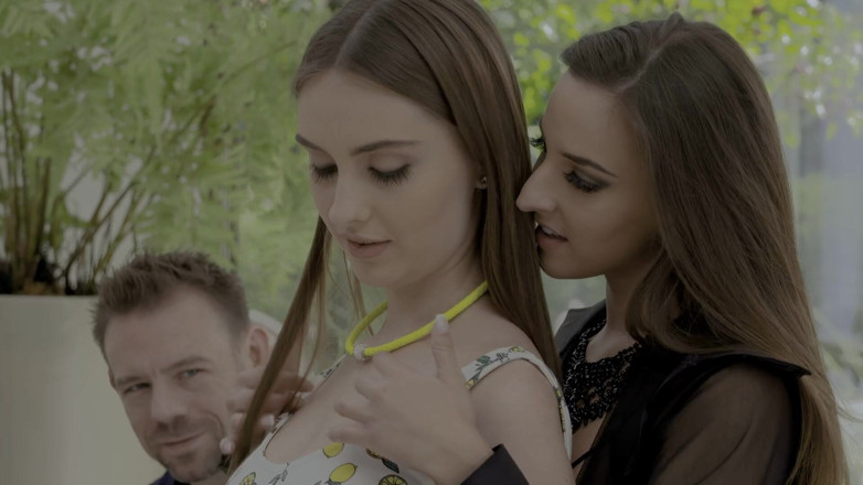 GANGBANG and BIG BOOBS: Gagici blonde Orgie sălbatică cu sex în trei cu călărire de...