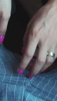 Blondes teen, heißer footjob und pinkeln im zug