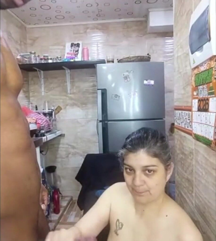 AnnyAndyelli: Homem latino com pênis grande fode menina branca em casa...