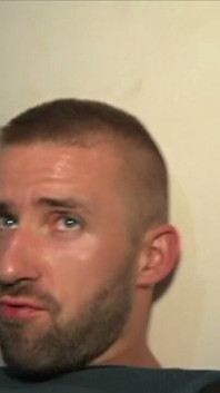 Una troia scopa un ragazzo etero troppo bello