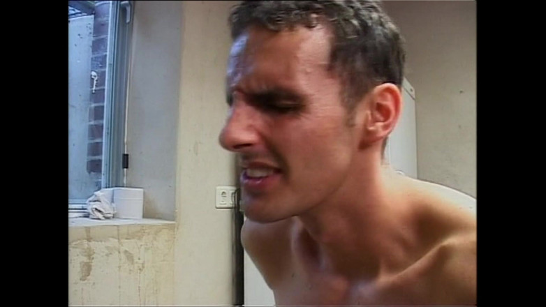 MILF still slut: Une MILF mature se fait enculer et éjaculer sur le trou...