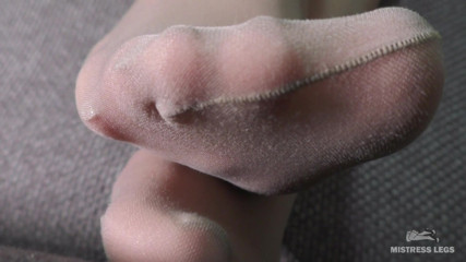 Mistress Legs: Des dessous de pieds sexy en gros plan dans des...