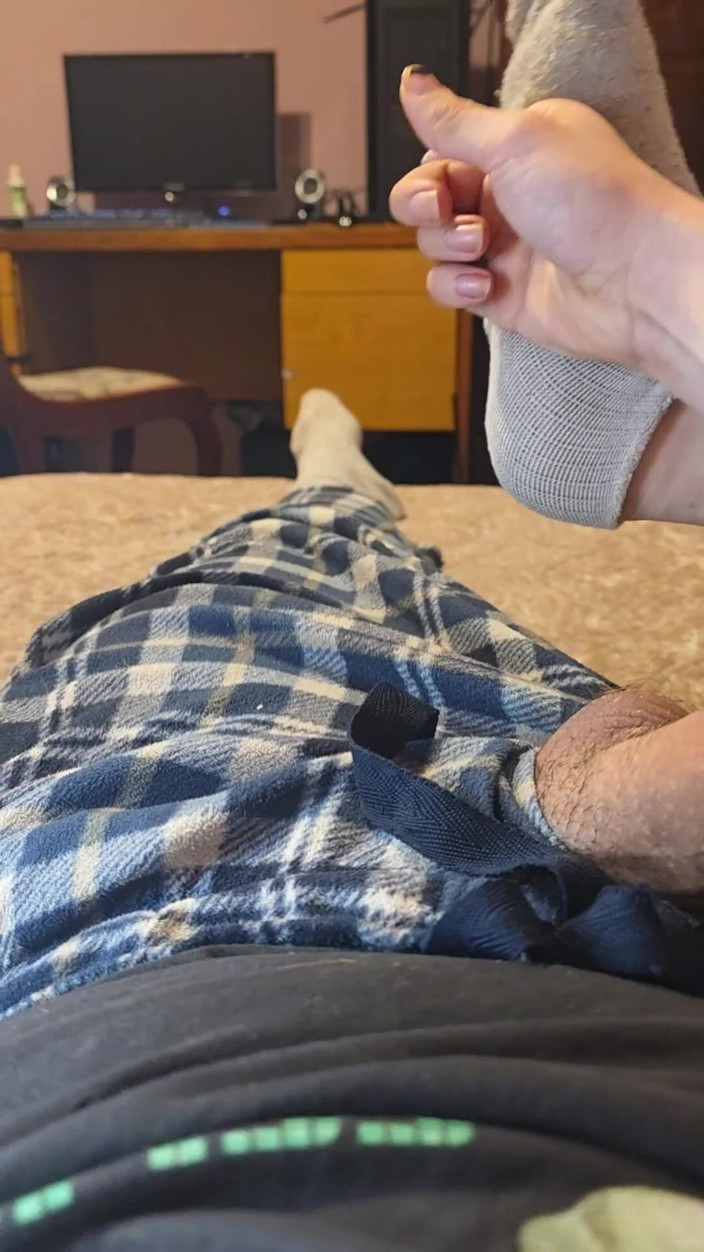 Miss Dimples: Cumming on My Wrinkly Sole