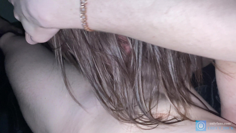 Erect Dick: 큰 젖탱이의 18살 갈색 머리의 깊은 목구멍! Pov!