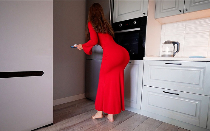 wowlove: セクシーな継母が義理の息子が小さなおっぱいに素早く射精するのを手伝う