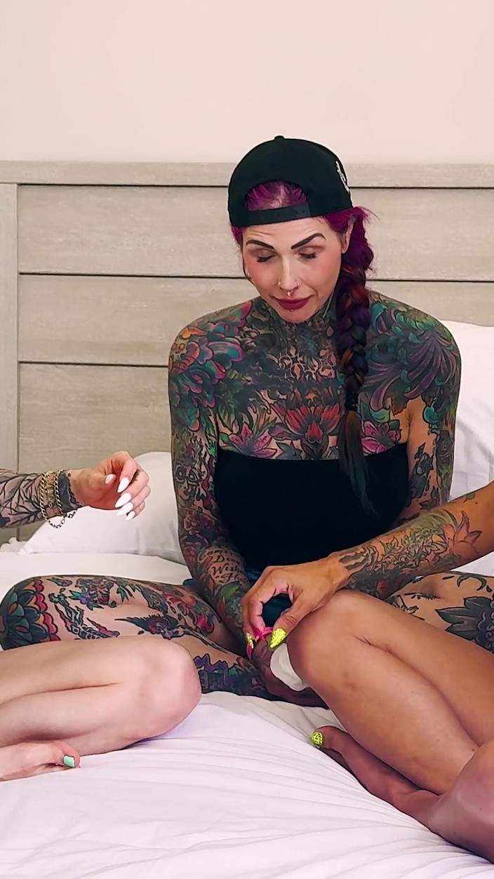 Mars Solo: Three Girls in a Nonstop Sneezing Fit: Mars Solo, Inked2plz,...