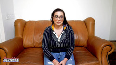 Brand New Amateurs: Matură sexy dolofană uriașă uriașă cu țâțe minunate vrea să fie...