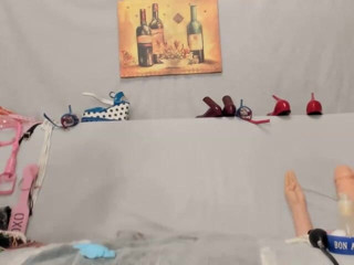 Naughty__Slave: BDSM -show med nippelpumpar, sko i fitta, klämmor, spanking, kissa personal
