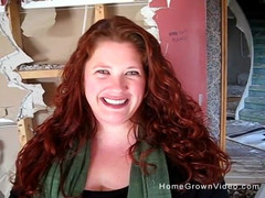 Homegrown Video: Jennifer Van Beaver kouří a honí péro glory hole