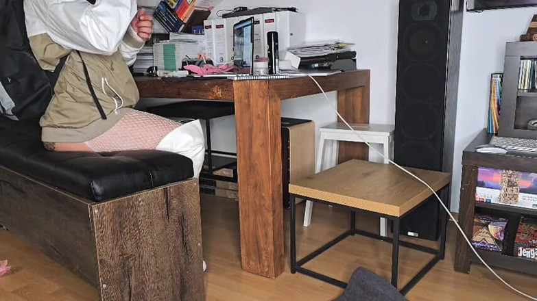 Daddy Femboy: Zweterige voeten in laarzen