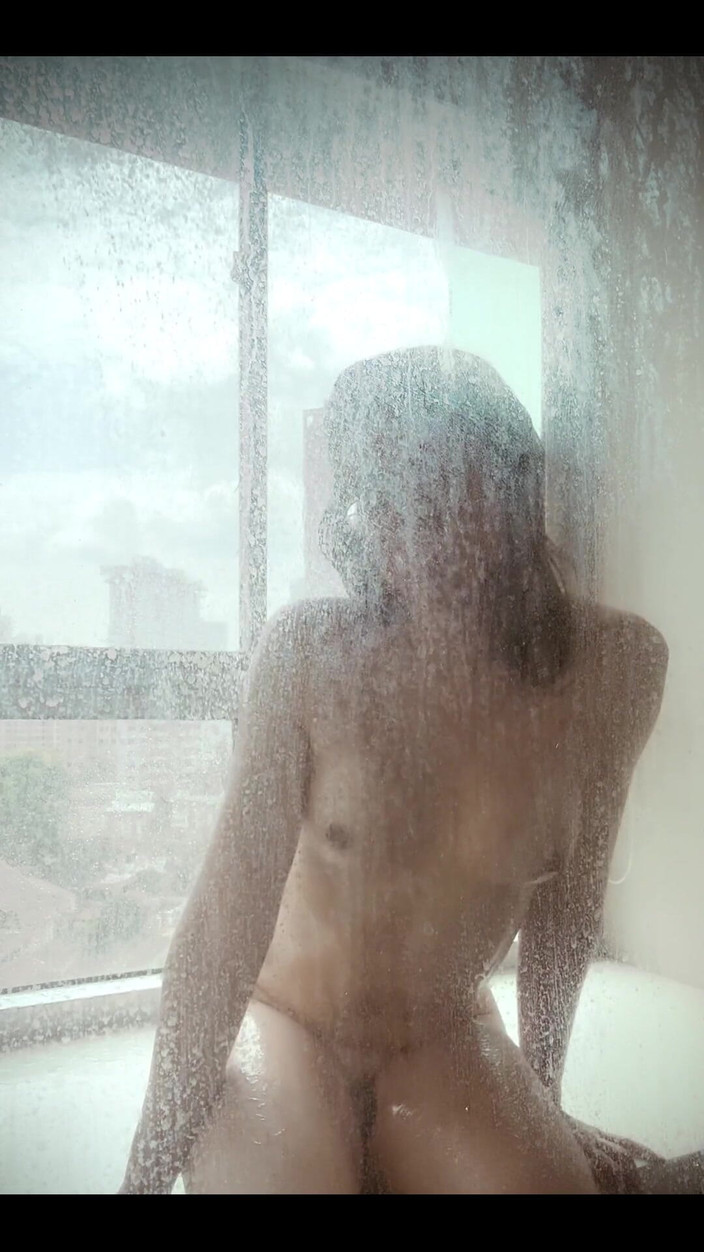 Aerie Rei: Provocazione in doccia