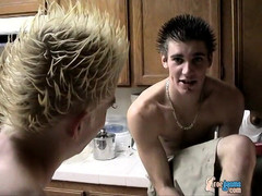 Toegasms: Cewek straight boys lagi asik muasin memeknya pakai kaki berantakan