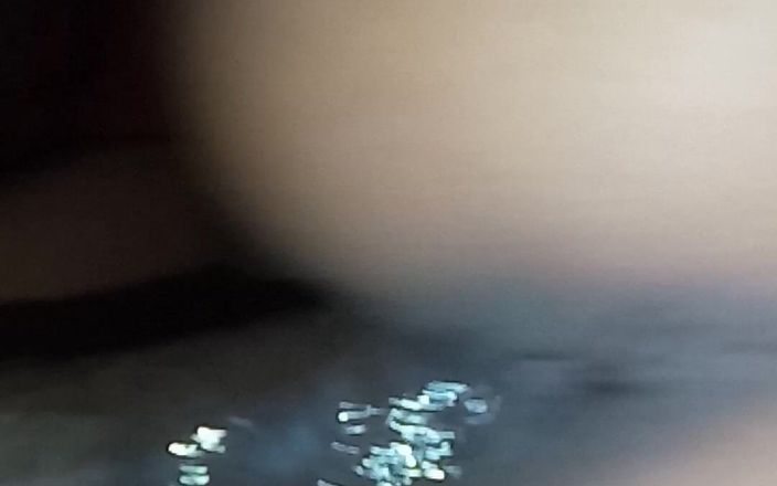 madusanka115: Mein mädchen spreizte ihren hintern weit und ließ mich sie...