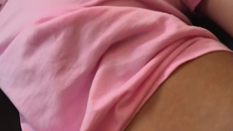 Bangora sluts: Blonďatá Stuffer saje prst a ukazuje kundičku detailní