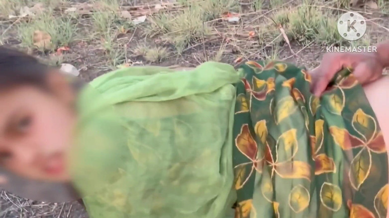 Fuckkkker: Vesnická Bhabhi ošukaná Daverem venku v džungli