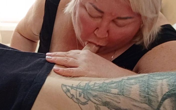 Zona901: Suger min grannas kuk djupt sväljer tills han cums i...