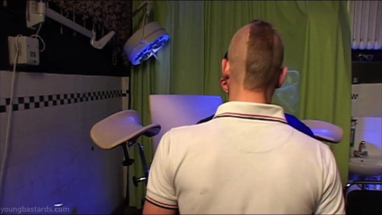 Young Bastards: Perempuan jalang kulit muda fisted mendalam