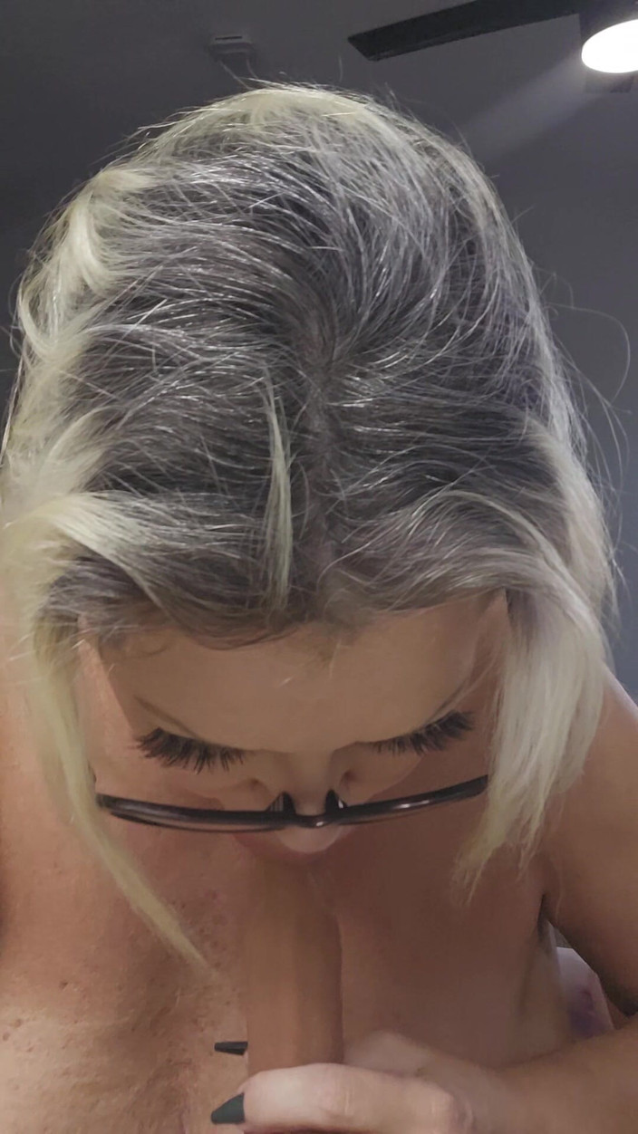 Claudia Marie: Гілфа смокче і розмовляє