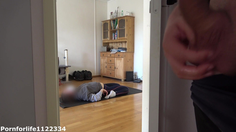 Pornforlife1122334: Saya suka menonton cara adik tiri saya melakukan yoga dan...