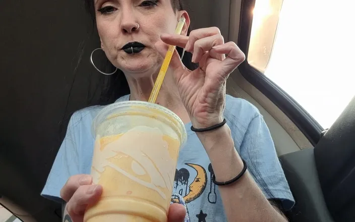 PandoraSG: Public Mukbang - Tacos in My Car