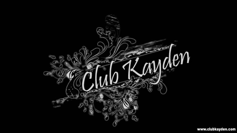 Kayden Kross: Kayden kross dientot habis-habisan sama sugar daddy-nya