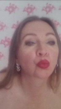 Teraz pokażę ci mój stanik w rozmiarze 80 (36) F i zdejmę go!! Ciesz się wszystkimi moimi naturalnymi cyckami i jak mogę się z nimi bawić ...