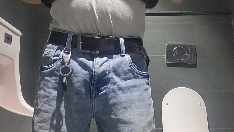 Online krantikari: Horny Office Worker Sneaks Into Washroom to Masturbate After a...