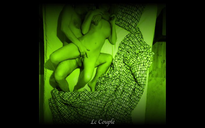 LC couple: Vidéo de vision nocturne d’un couple amateur dans une chambre...